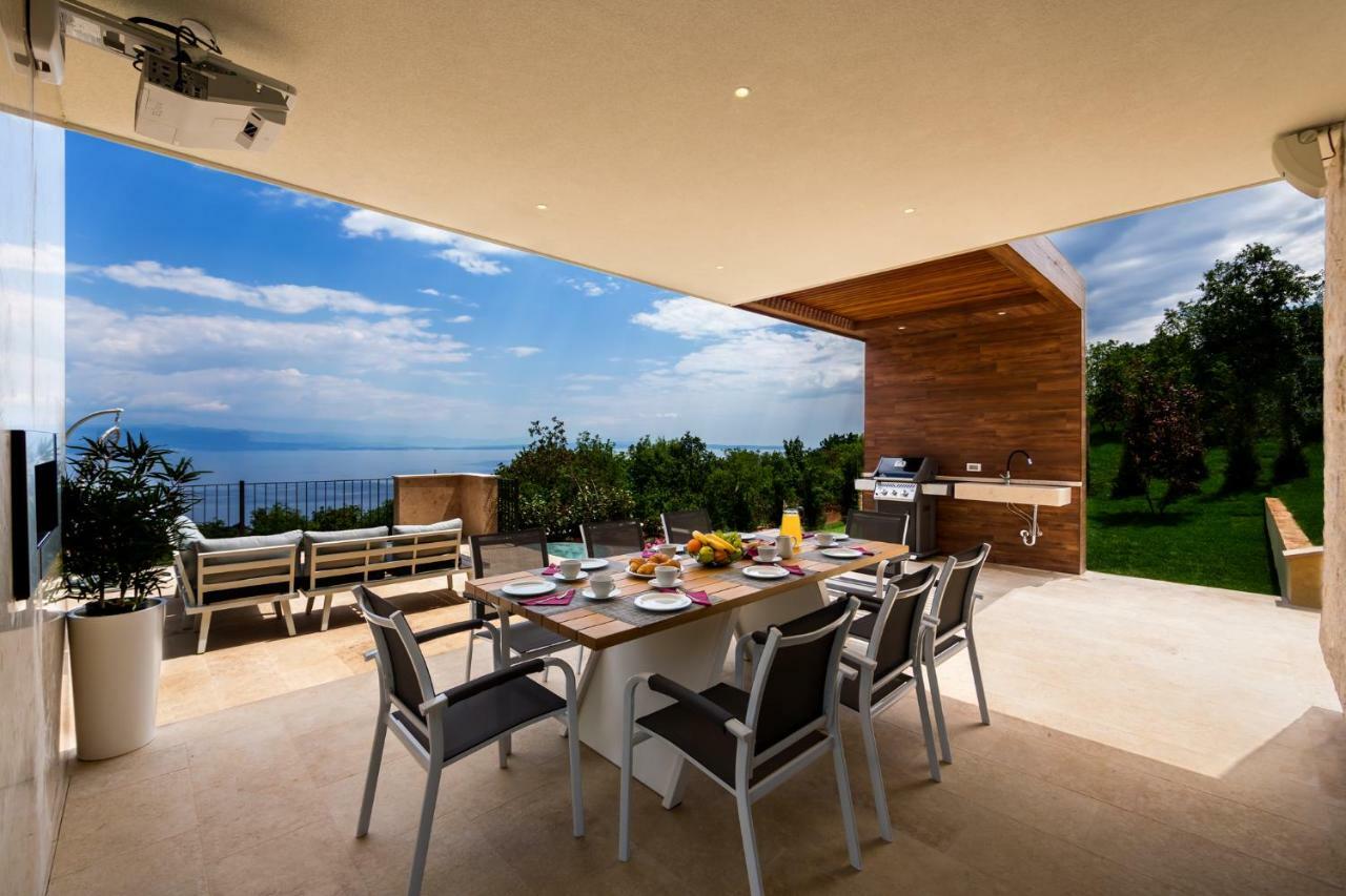 Villa Altavista - Seaview & Relax With Heated Pool & Minigolf Opatija Exterior foto