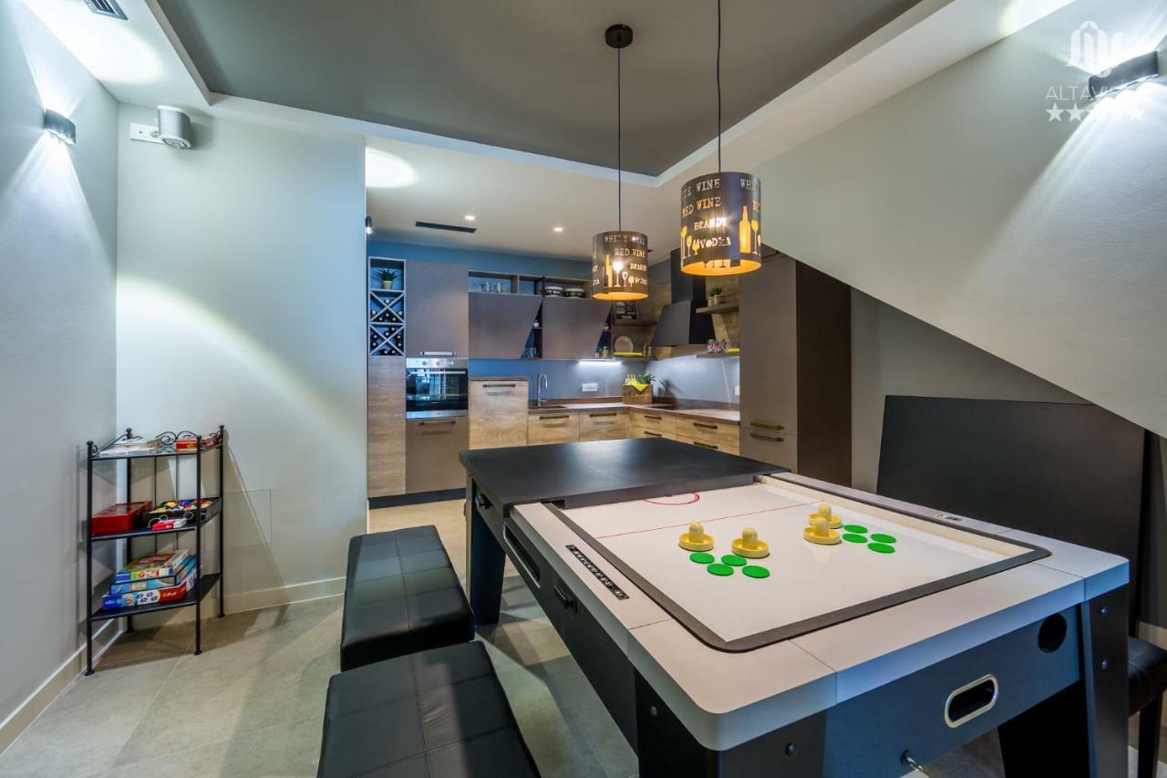 Villa Altavista - Seaview & Relax With Heated Pool & Minigolf Opatija Exterior foto