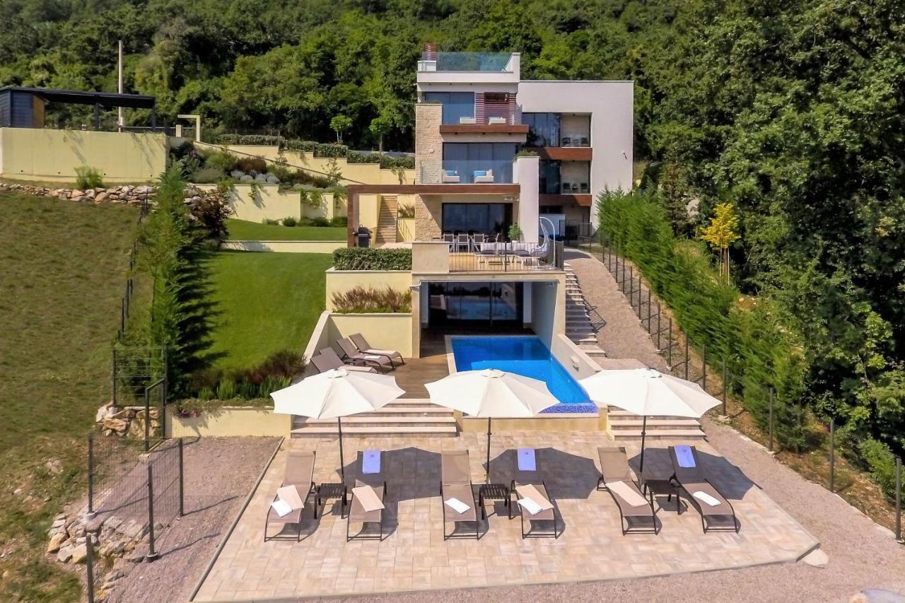 Villa Altavista - Seaview & Relax With Heated Pool & Minigolf Opatija Exterior foto