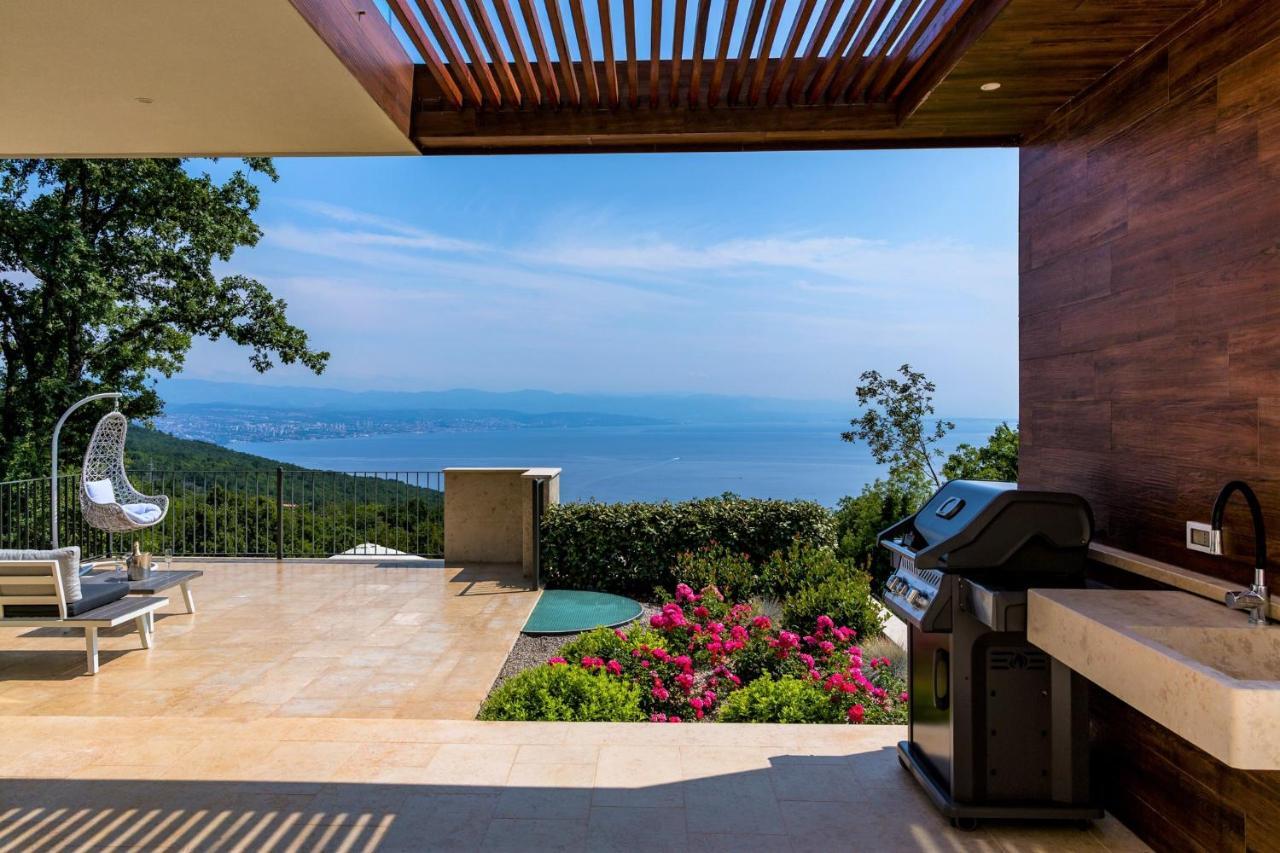 Villa Altavista - Seaview & Relax With Heated Pool & Minigolf Opatija Exterior foto