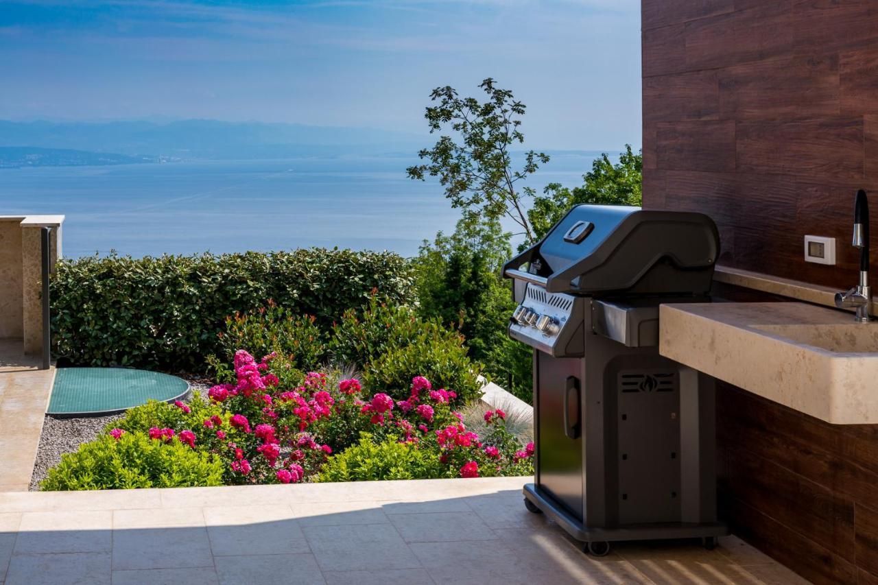 Villa Altavista - Seaview & Relax With Heated Pool & Minigolf Opatija Exterior foto